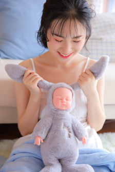 怪物钻进肚子里肚子瞬间变大